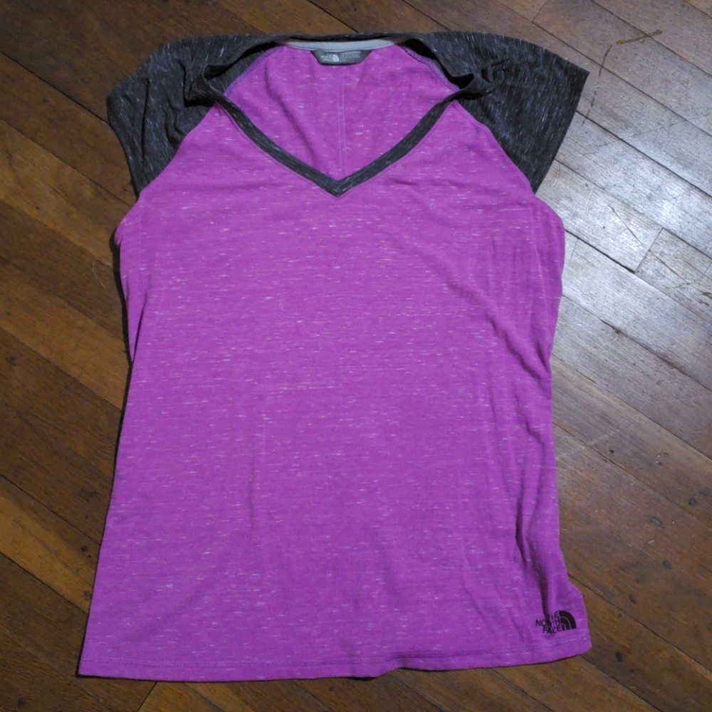 The North Face shirt size L